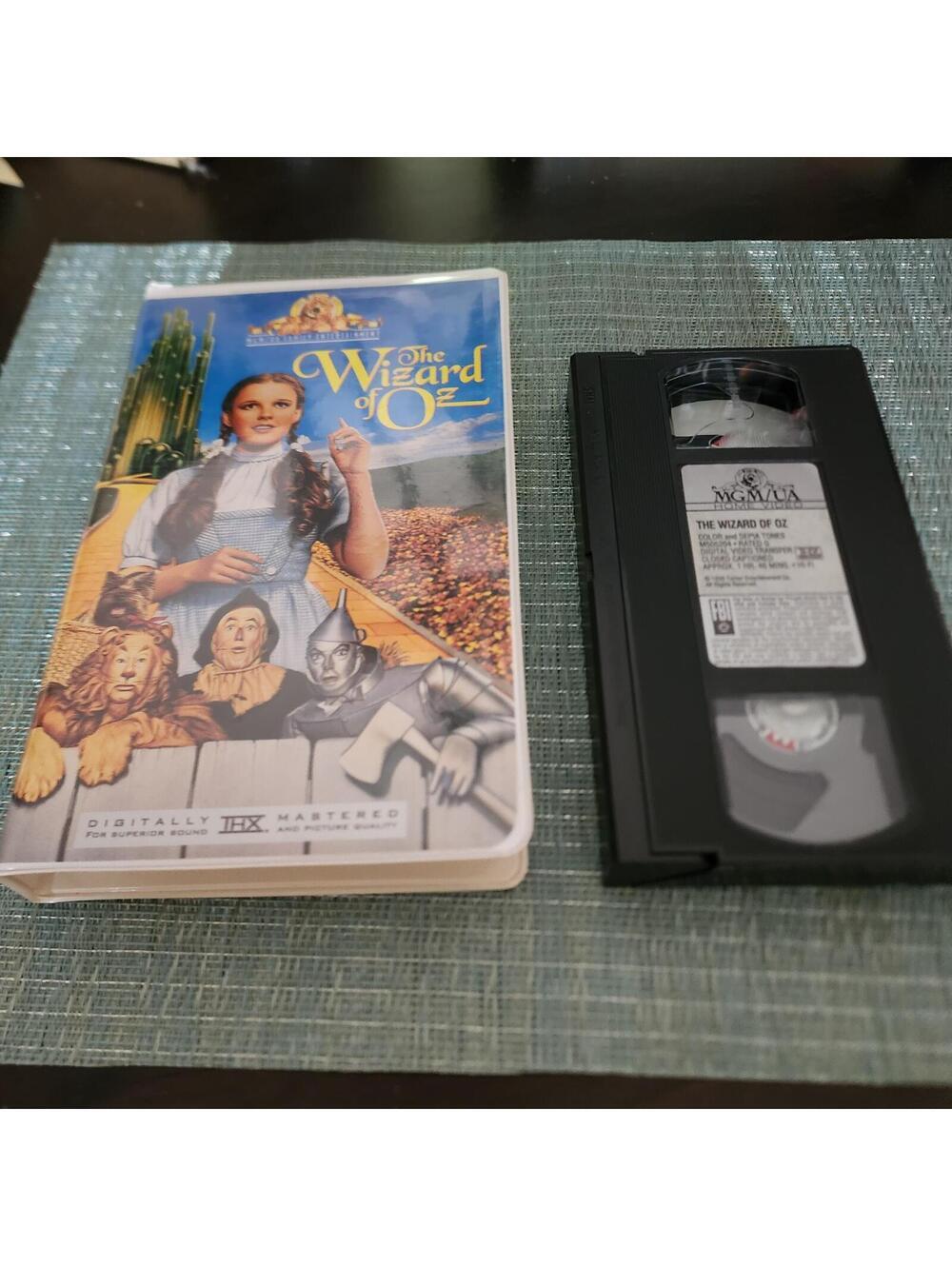 The Wizard of Oz VHS MGM Family Classic Judy Garland Dorothy Tin Man Scarecrow